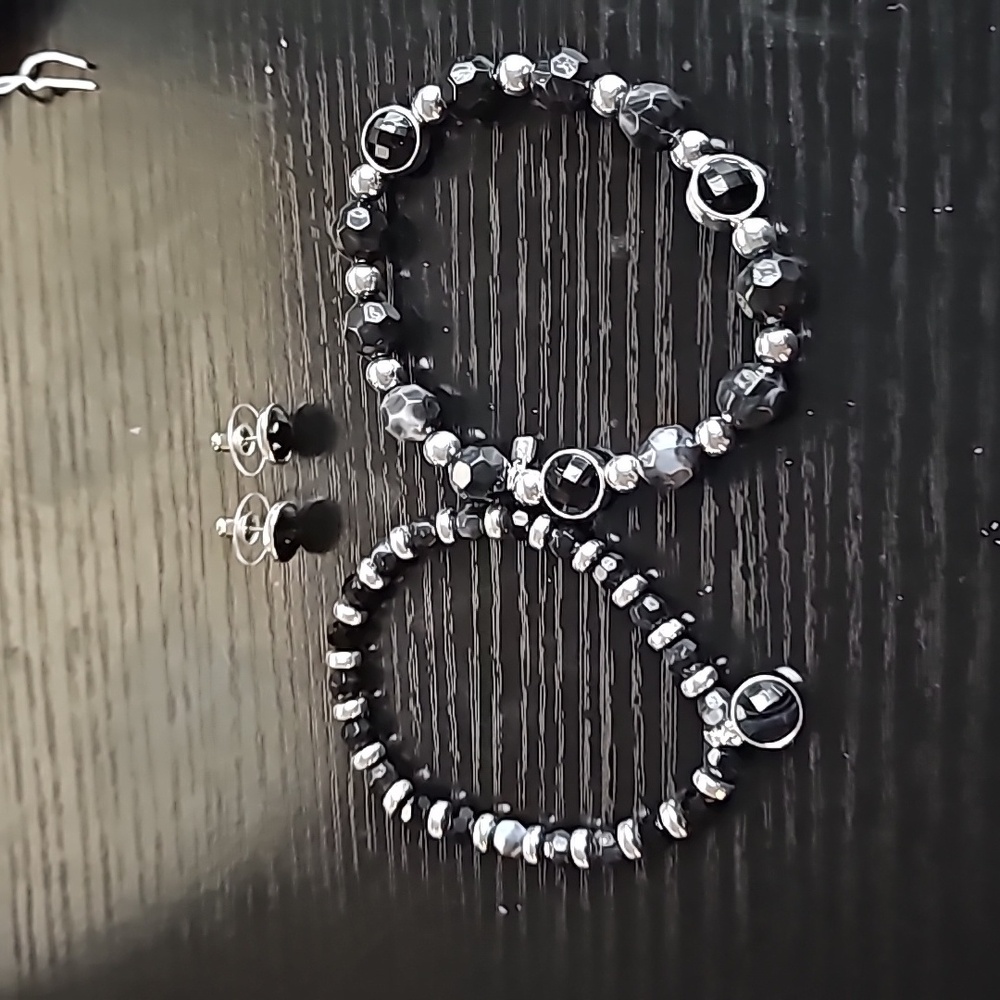 Nine west earring and bracelet set black